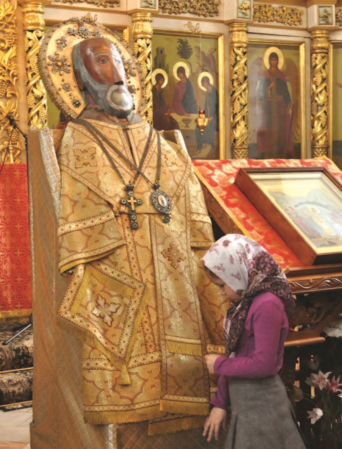 Деревянная скульптура Николая Чудотворца XVI в. в Свято-Троицком мужском монастыре в Чебоксарах