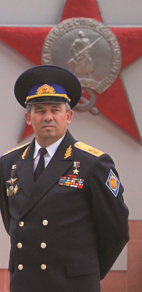Николай Гаврилов - генерал-лейтенант, Герой Российской Федерации, Почетный гражданин Чувашской Республики.