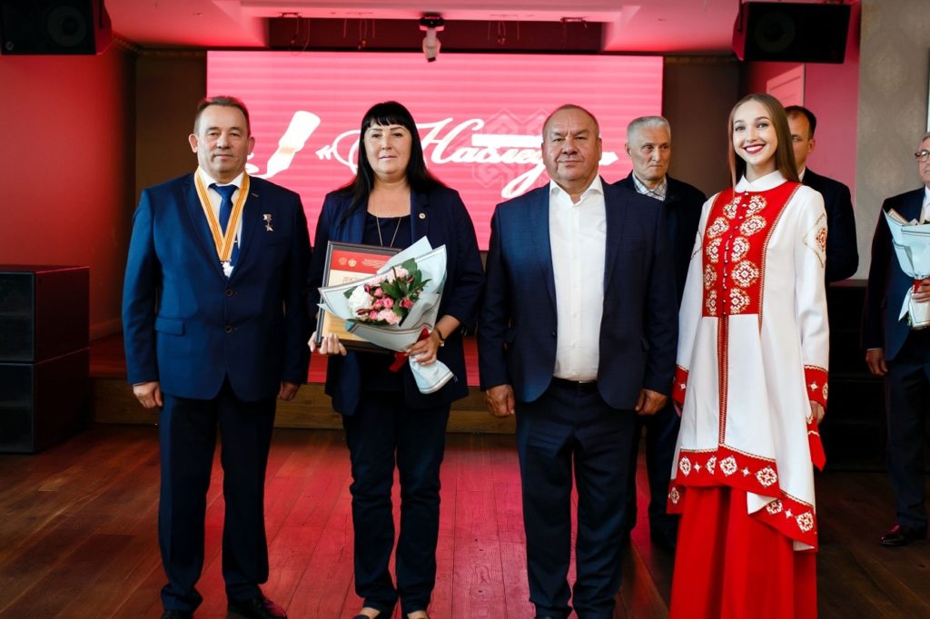 Оксана Сергеевна Дьячук – основатель и президент Чувашской республиканской общественной организации «Федерация спортивной аэробики», заместитель председателя Общественного Совета при Министерстве физической культуры и спорта Чувашской Республики