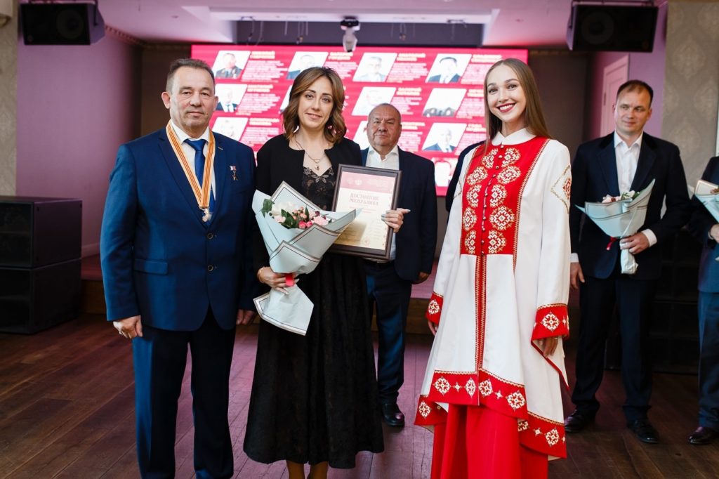 Владимирова Екатерина Михайловна – учитель иностранных языков средней школы № 5 с углубленным изучением иностранных языков города Новочебоксарска