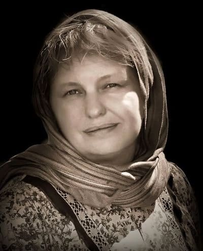 Марина Ганичева – удивительно скромный человек. Такой она была и при жизни её знаменитого отца Валерия Николаевича Ганичева (1933–2018), более двадцати лет руководившего Союзом писателей России. Марина Валерьевна незаметно поддерживала и продолжает поддерживать весь строй, дух, основные мероприятия Союза писателей России.