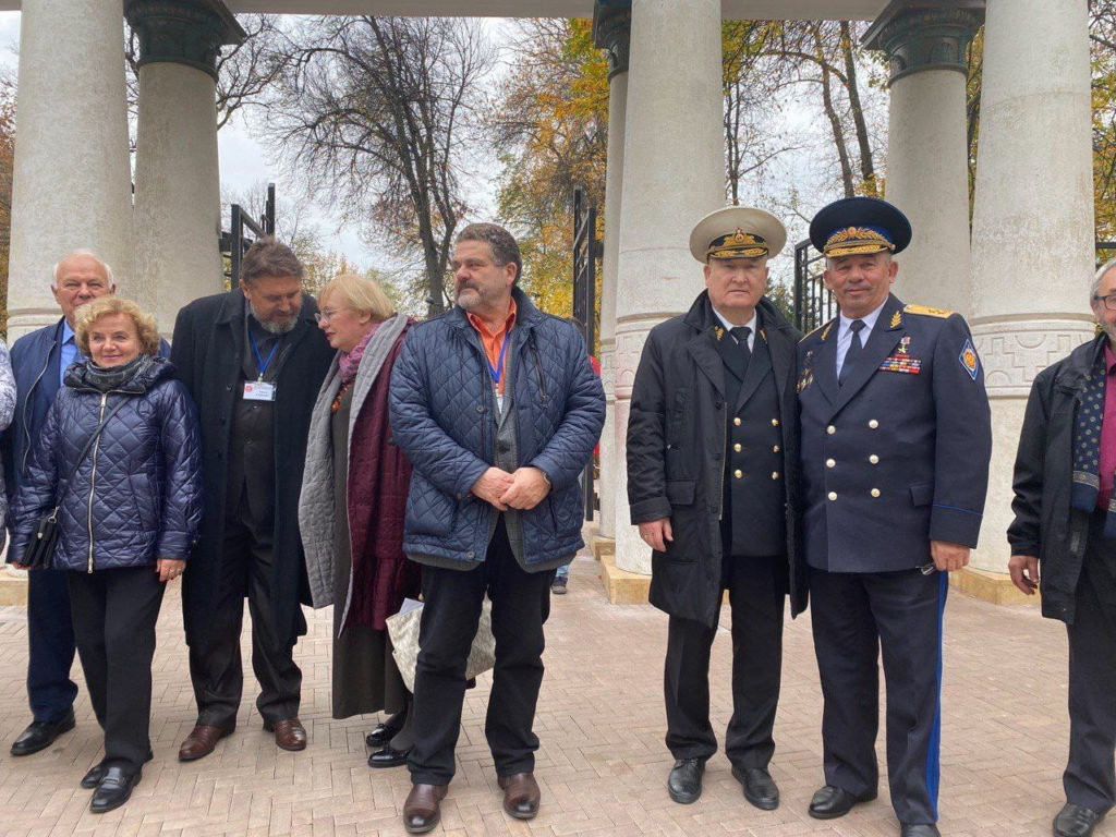 В Башкортостане в 35-й раз прошел Международный Аксаковский праздник. Главной площадкой стало с. Надеждино Белебеевского р-на. Здесь находится усадьба семьи Аксаковых, описанная в повести «Детские годы Багрова-внука», – великий писатель провел в ней свое детство.