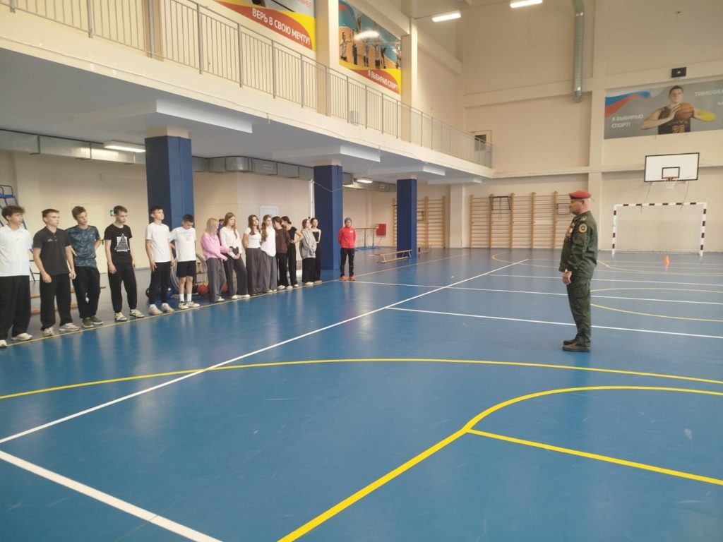 Теме защиты Родины и преемственности поколений посвящена встреча в МАОУ «СОШ №1» г.Чебоксары. Она прошла при участии легенды - полковника Григорьева Юрия Ивановича, командира спецназа СОБР 1995-2000 г.