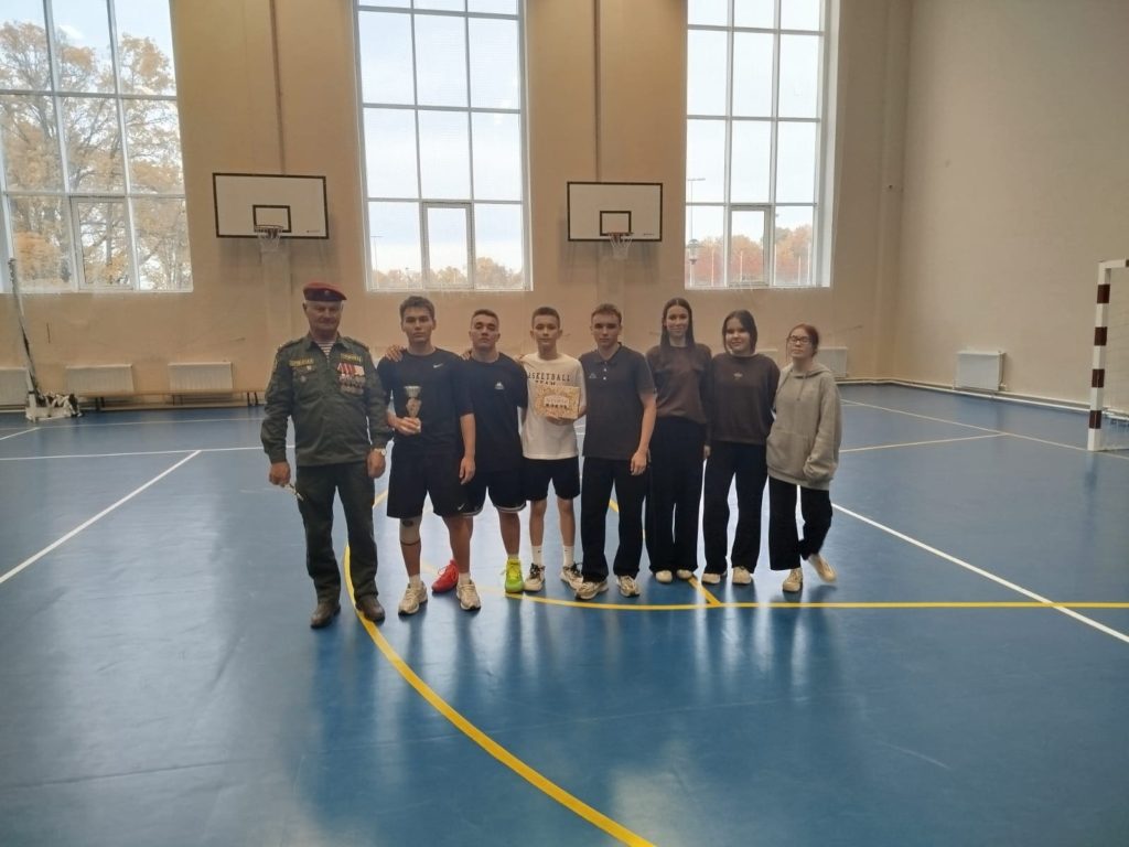 Теме защиты Родины и преемственности поколений посвящена встреча в МАОУ «СОШ №1» г.Чебоксары. Она прошла при участии легенды - полковника Григорьева Юрия Ивановича, командира спецназа СОБР 1995-2000 г.