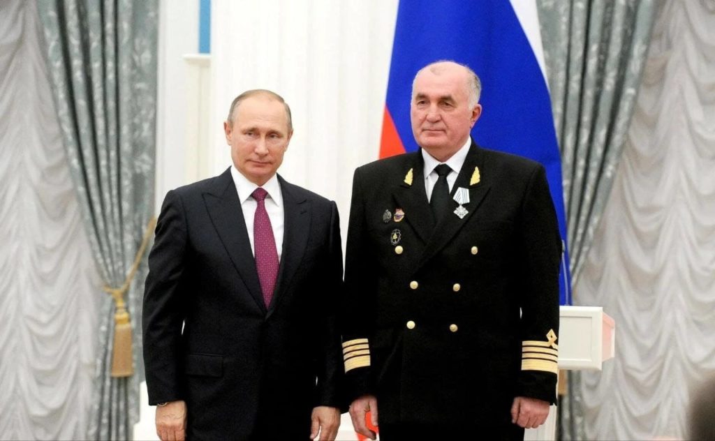 Прощание с Михаилом Ивановичем Суслиным состоится 10 декабря в 12:30 по адресу: г. Москва, ул. Маршала Тимошенко, д. 25.
Похоронят на малой родине в селе Бакшандино Пильнинского района Нижегородской области 11 декабря.