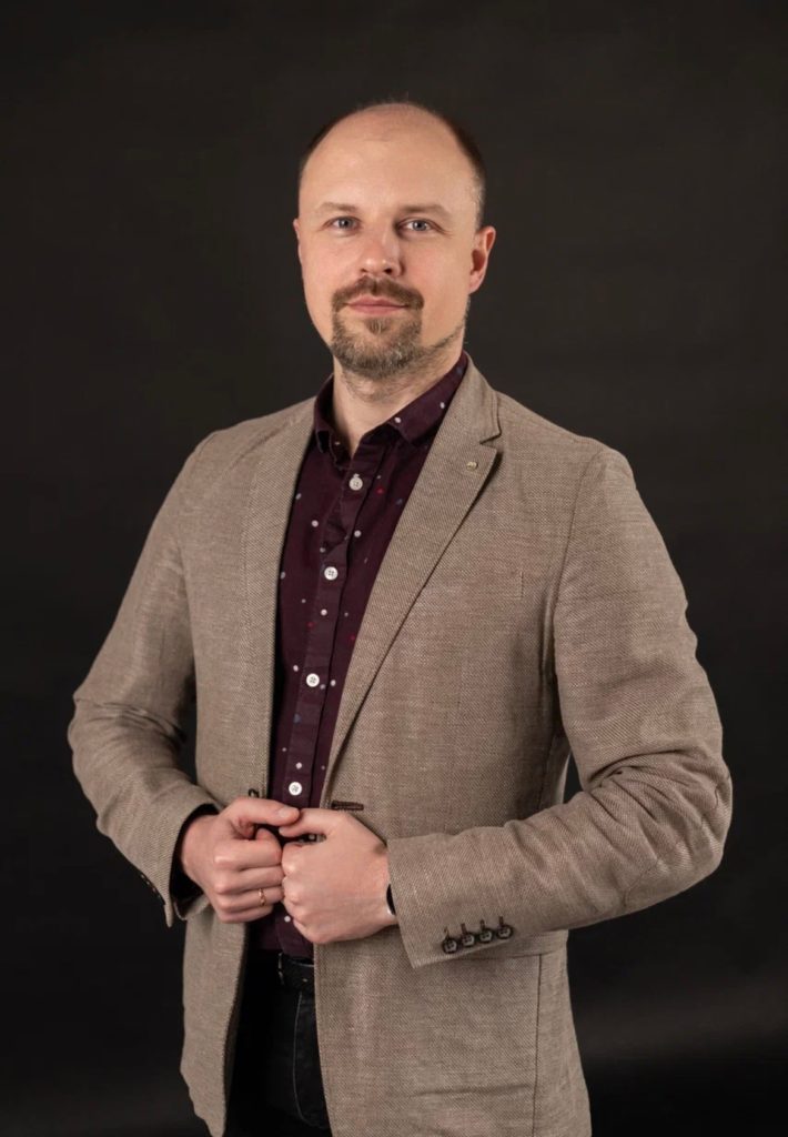 «Хотелось бы отметить ещё раз, что абсолютно все процедуры, проводимые в клинике Estetic Dent, основаны на больших количествах исследований, которые доказали свою эффективность, безопасность, долговечность и надёжность на практике. И если вы серьёзно заботитесь о здоровье и эстетике своих зубов, приходите к нам, в Estetic Dent», – приглашает главный врач Александр Муляев.