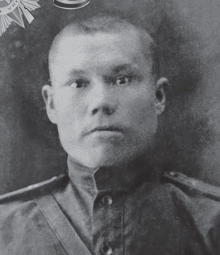 ФЛЕГЕНТ ИВАНОВИЧ ИВАНОВ (01.04.1917 – 27.11.1995). Родился в д. Твеняшево (ныне комсомольского муниципального округа Чувашии). Призван на службу в армию в 1939 году.