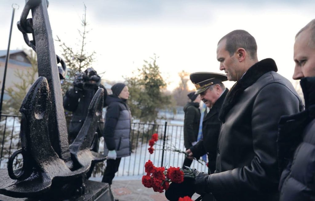 Памятник «Якорь», посвященный вице-адмиралу В.П. Разумову, открыт в селе Старочелны-Сюрбеево Комсомольского района