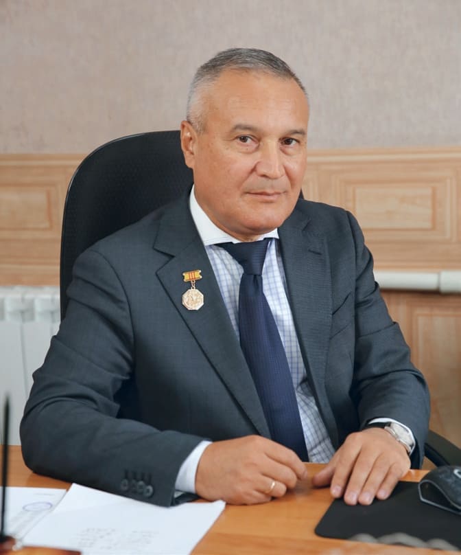 – Быть бизнесом – мало. Важно оставаться опорой, – подчеркивает Ринат Фархаев, директор «Чебоксарской фабрики дверей плюс»