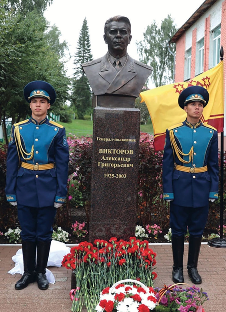 Памятник участнику Великой Отечественной Войны, заслуженному пограничнику Александру Викторову