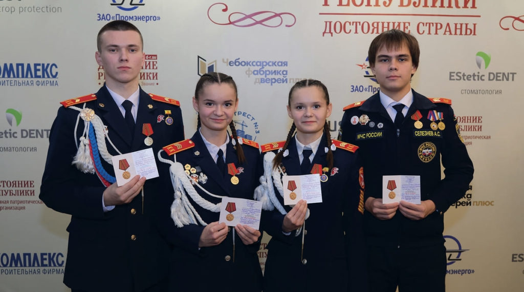 В ходе церемонии награждения были вручены памятные юбилейные медали к 80-летию Победы в Великой Отечественной войне 1941–1945 годов представителям подрастающего поколения, показавшим выдающиеся достижения в той или иной сфере