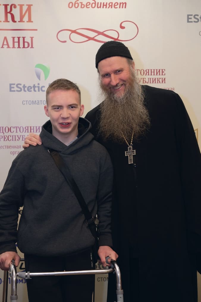 Отец Андрей со своим воспитанником Артёмом
