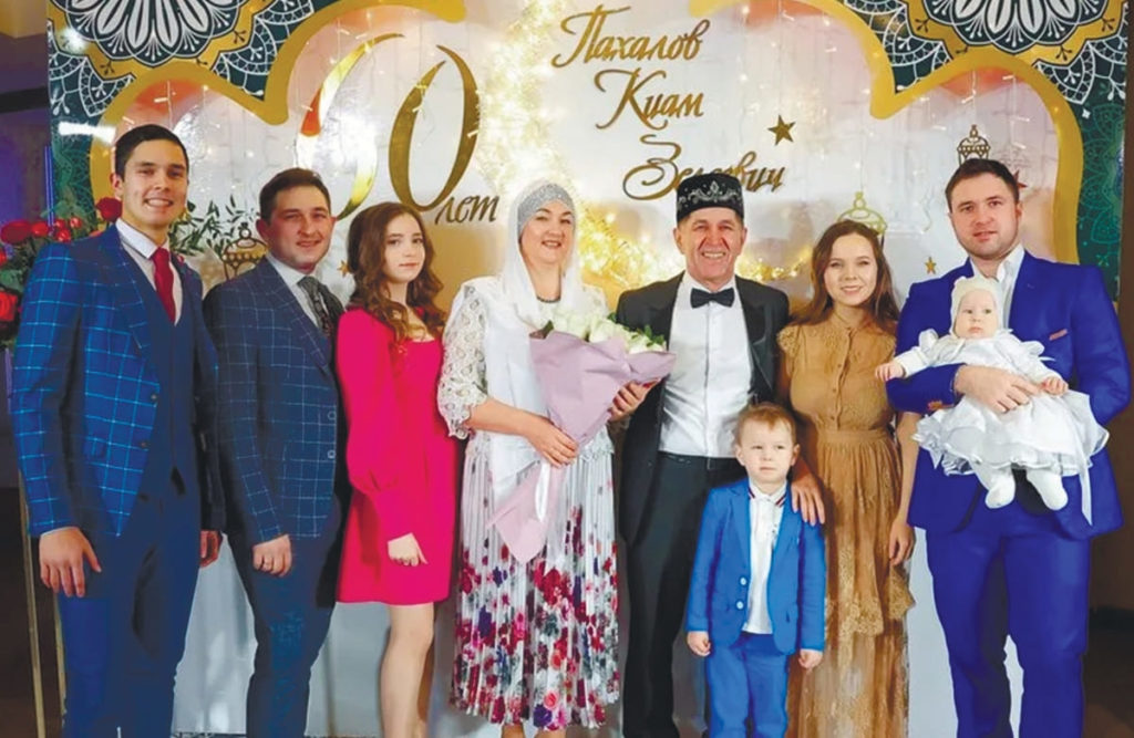 Киям Пахалов с семьей
