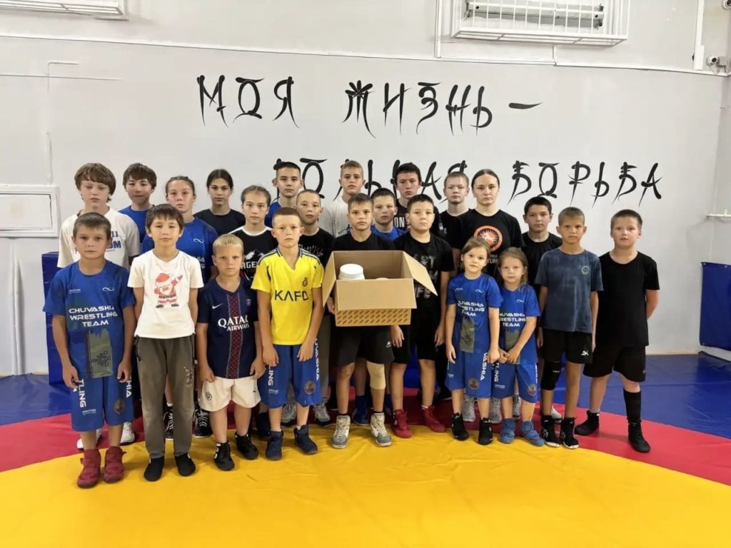 К главному тренеру по спортивной борьбе Чувашской Республики Арсену Альбертовичу Келехсаеву обратились юные спортсмены из спортивной школы «Улап» посёлка Кугеси Чебоксарского округа. Ребята готовятся к соревнованиям, но, как часто бывает в детско-юношеском спорте, ресурсов для полноценной подготовки не всегда хватает.