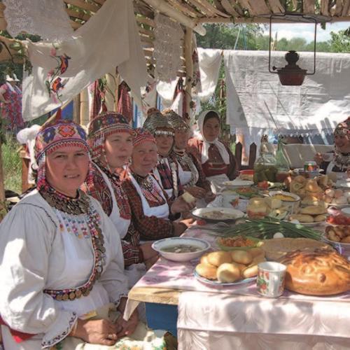 Государственными языками Чувашской Республики являются ЧУВАШСКИЙ и РУССКИЙ ЯЗЫКИ